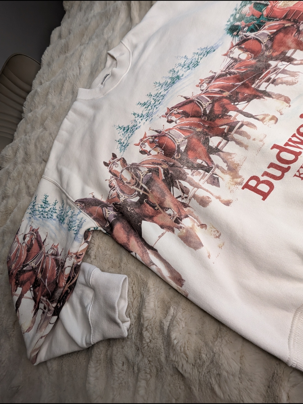 Abercrombie & Fitch Oversized Budweiser Clydesdale Holiday Graphic - Picture 8 of 16